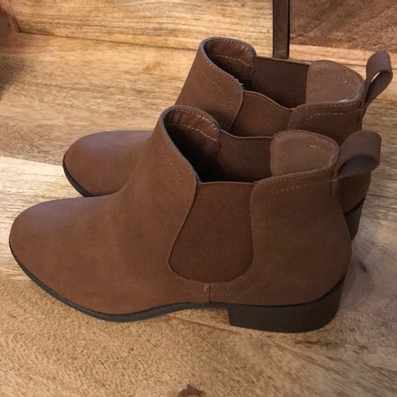 Cityclassified Shoes - Cognac Chelsea Booties